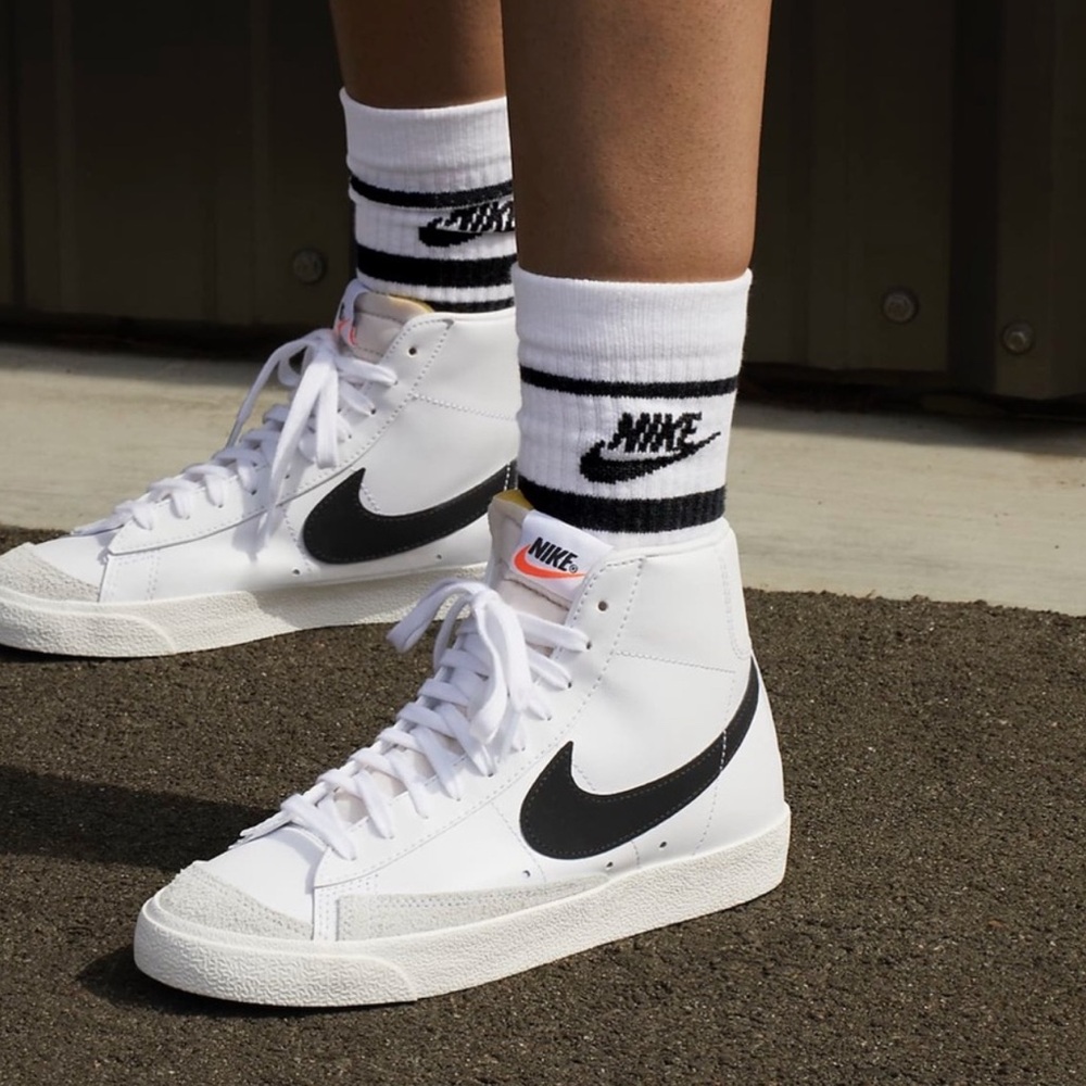 Nike Women’s Blazer Mid 77